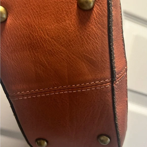 Elegant Tan Woven Leather Tote Bag - Picture 3 of 7